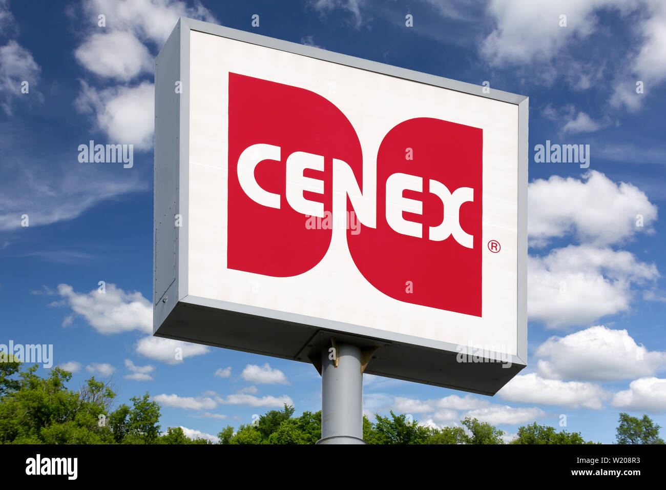 A Fargo, ND/STATI UNITI D'America - 28 giugno 2019: Cenex gas station segno e logo del marchio. Foto Stock