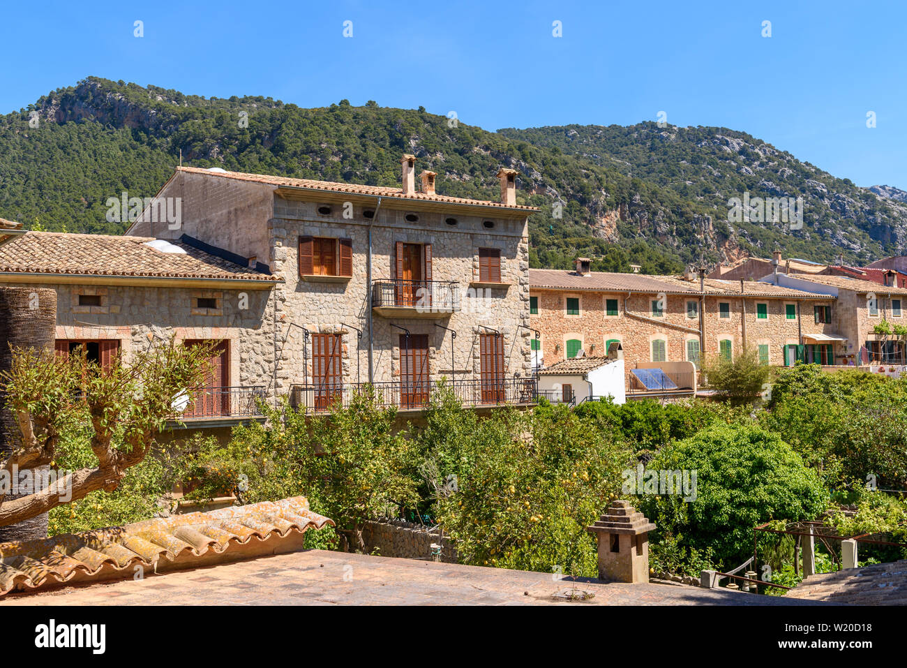 La bella architettura della città di Valldemossa, isola di Mallorca, Spagna Foto Stock