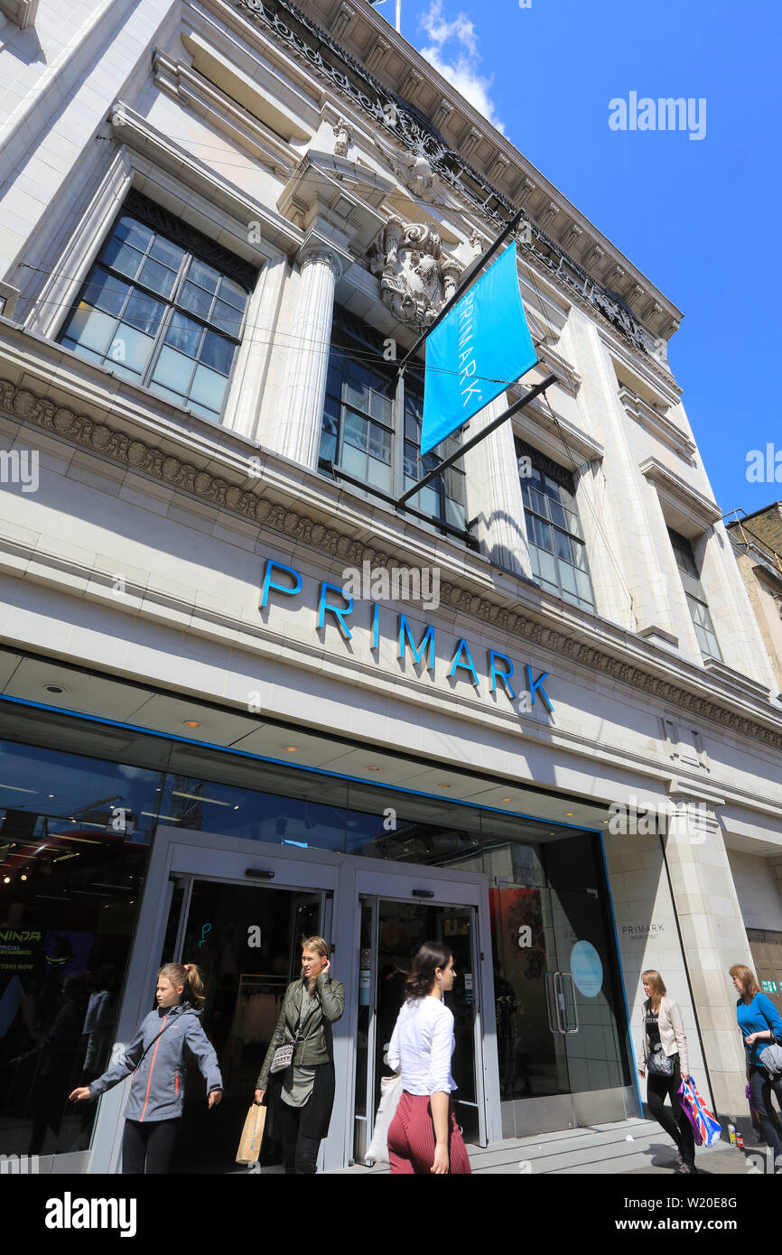 Primark negozio di abbigliamento su Oxford Street nel West End di Londra Regno Unito Foto stock Alamy
