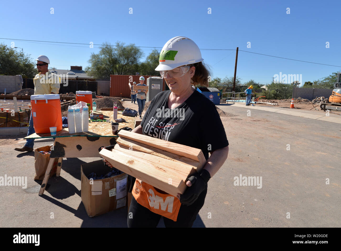 I volontari a costruire case per l'Habitat per l'umanità, Tucson, Arizona, Stati Uniti. Foto Stock