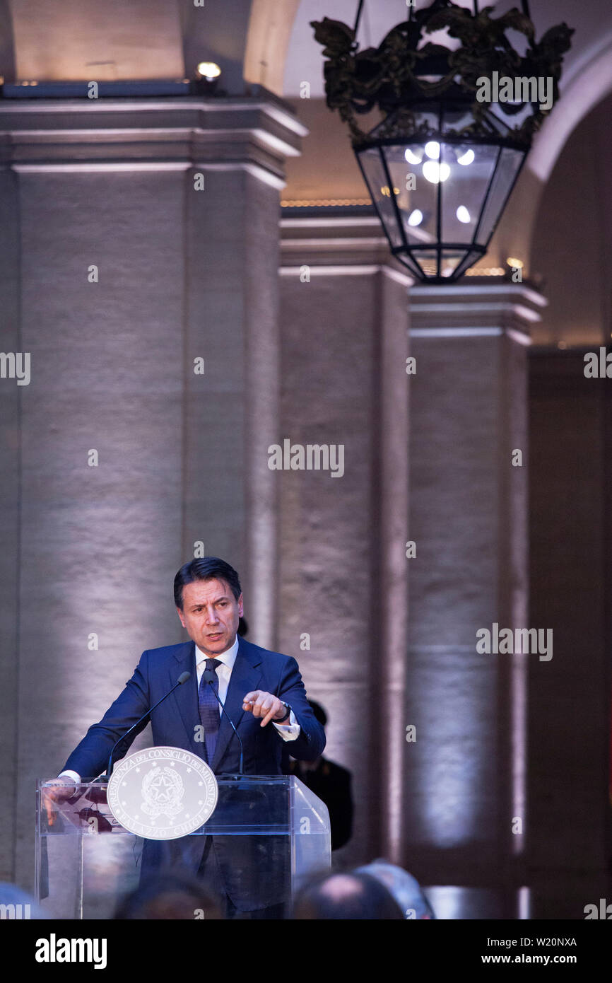 Primo Ministro italiano Giuseppe Conte durante una conferenza stampa dopo la loro riunione a Palazzo Chigi Foto Stock