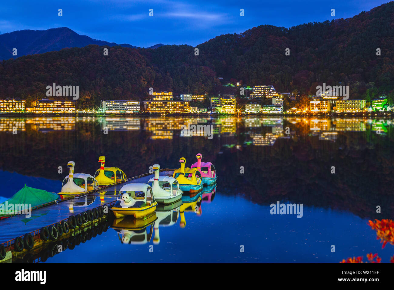 Vista notturna del lago kawaguchiko nei pressi del monte Fuji Foto Stock