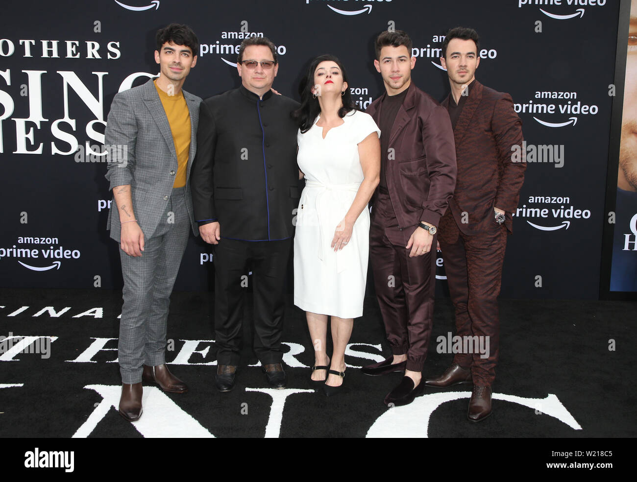 Premiere mondiale di Jonas Brothers' a caccia di felicità con: Joe Jonas, Paul Kevin Jonas, Sr., Denise Miller-Jonas, Nick Jonas, Kevin Jonas dove: Los Angeles, California, Stati Uniti quando: 03 giu 2019 Credit: FayesVision/WENN.com Foto Stock