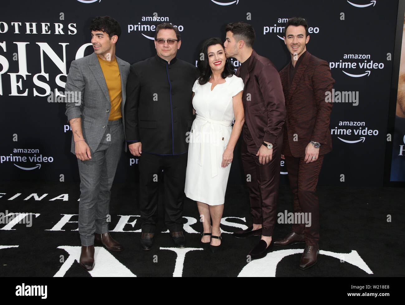 Premiere mondiale di Jonas Brothers' a caccia di felicità con: Joe Jonas, Paul Kevin Jonas, Sr., Denise Miller-Jonas, Nick Jonas, Kevin Jonas dove: Los Angeles, California, Stati Uniti quando: 03 giu 2019 Credit: FayesVision/WENN.com Foto Stock