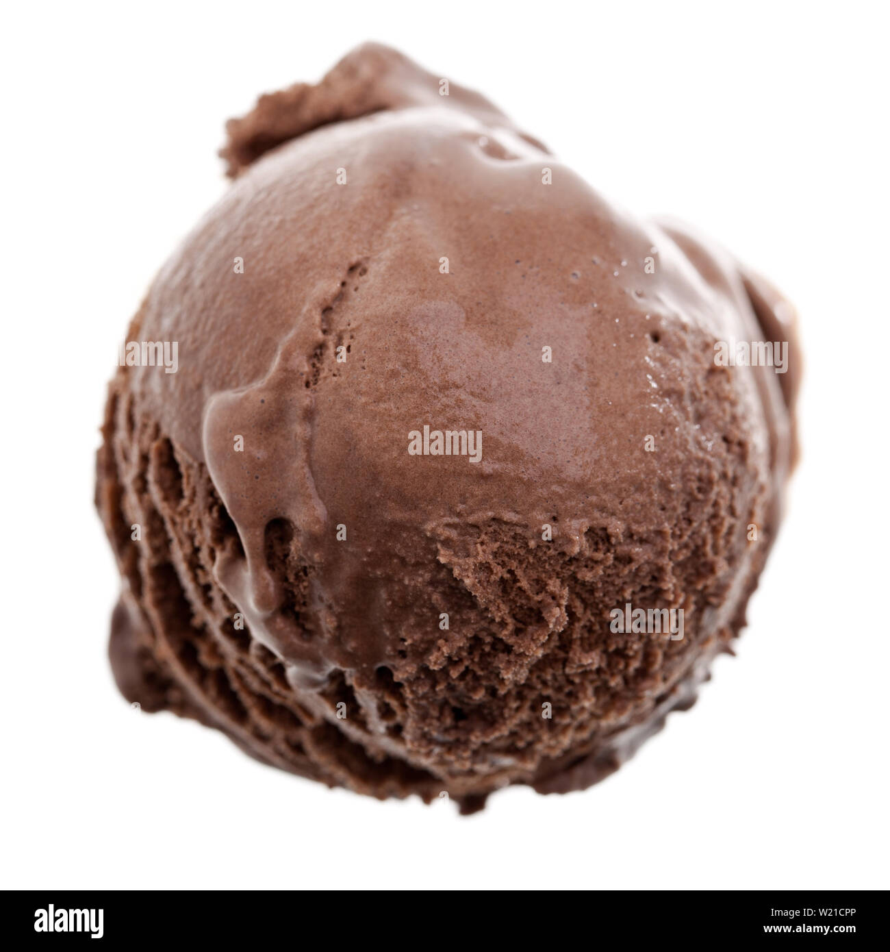 Un cucchiaio di cioccolato fondente gelati isolati su sfondo bianco Foto Stock