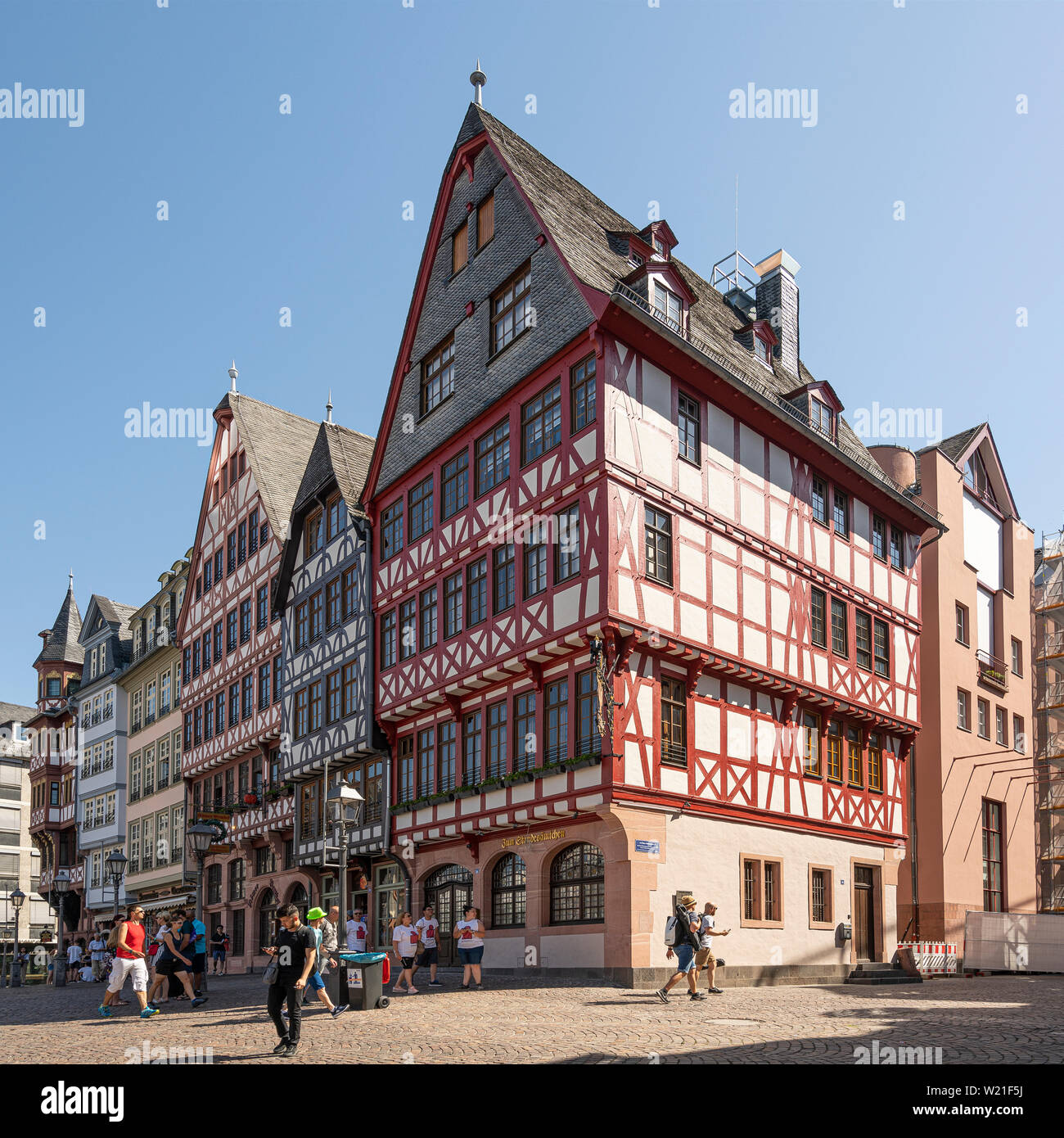 Francoforte, Germania. Luglio 2019. Le tipiche case che si affacciano su Piazza Römerberg nel centro della città Foto Stock