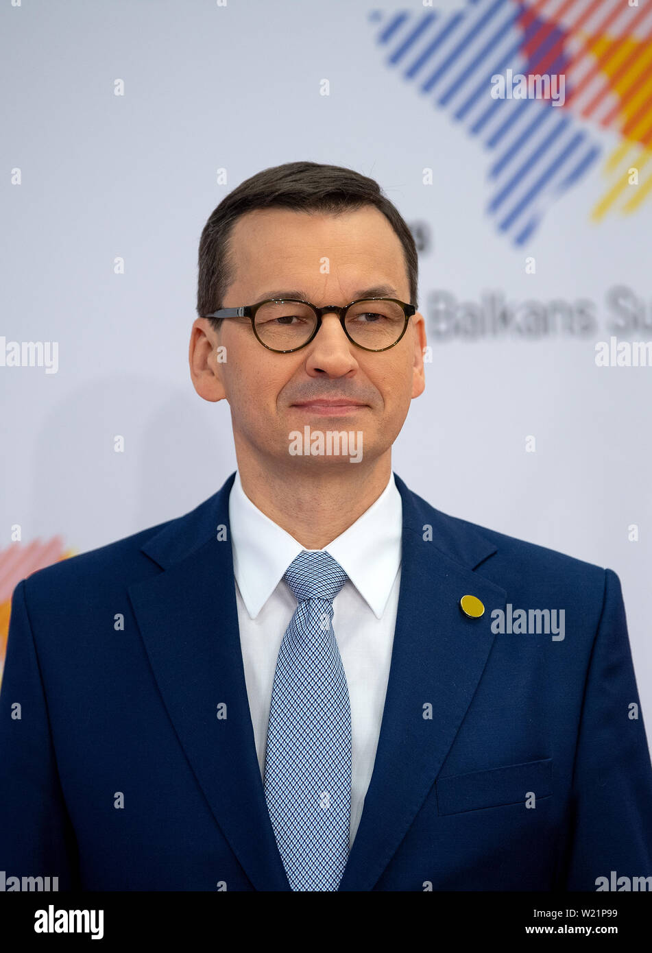 Poznan, Polonia. 05 Luglio, 2019. Mateusz Morawiecki, Primo ministro della Polonia, attende l'arrivo dei membri della delegazione presso i paesi dei Balcani occidentali svoltosi. Obiettivo del vertice è quello di assistere i paesi dei Balcani sulla loro strada per la possibile adesione all' Unione europea. Credito: Monika Skolimowska/dpa-Zentralbild/dpa/Alamy Live News Foto Stock