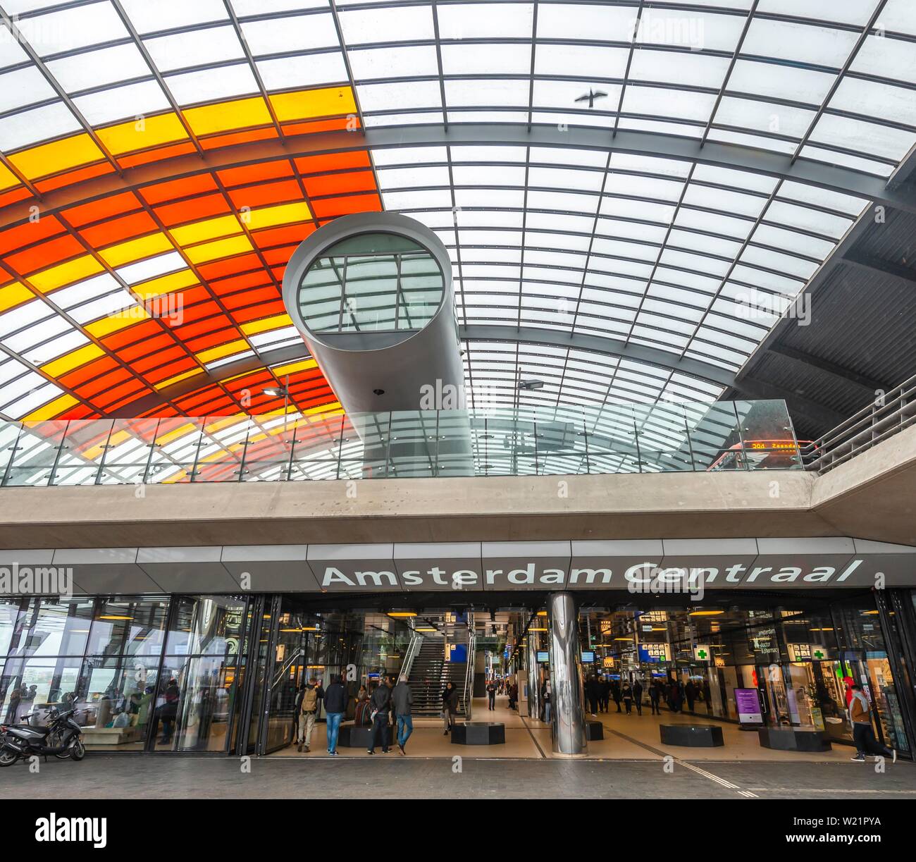 Amsterdam Centraal, la stazione centrale di Amsterdam, Olanda Settentrionale, Paesi Bassi Foto Stock