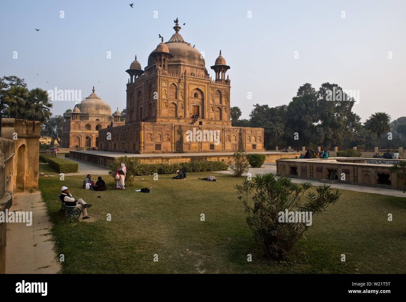 Mausoleo di Nisar iniziata ( figlia dell'imperatore Mughal Jahangir) + mausoleo di Khusro ( figlio di Jahangir) ( India) Foto Stock