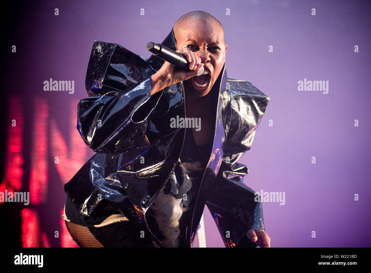 Pelle, cantante della band britannica Skunk Anansie, esecuzione dal vivo sul palco per la XXV carriera band anniversario tour a Stupinigi Foto Stock