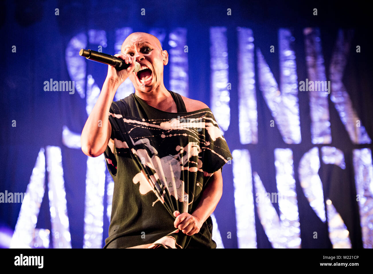 Pelle, cantante della band britannica Skunk Anansie, esecuzione dal vivo sul palco per la XXV carriera band anniversario tour a Stupinigi Foto Stock