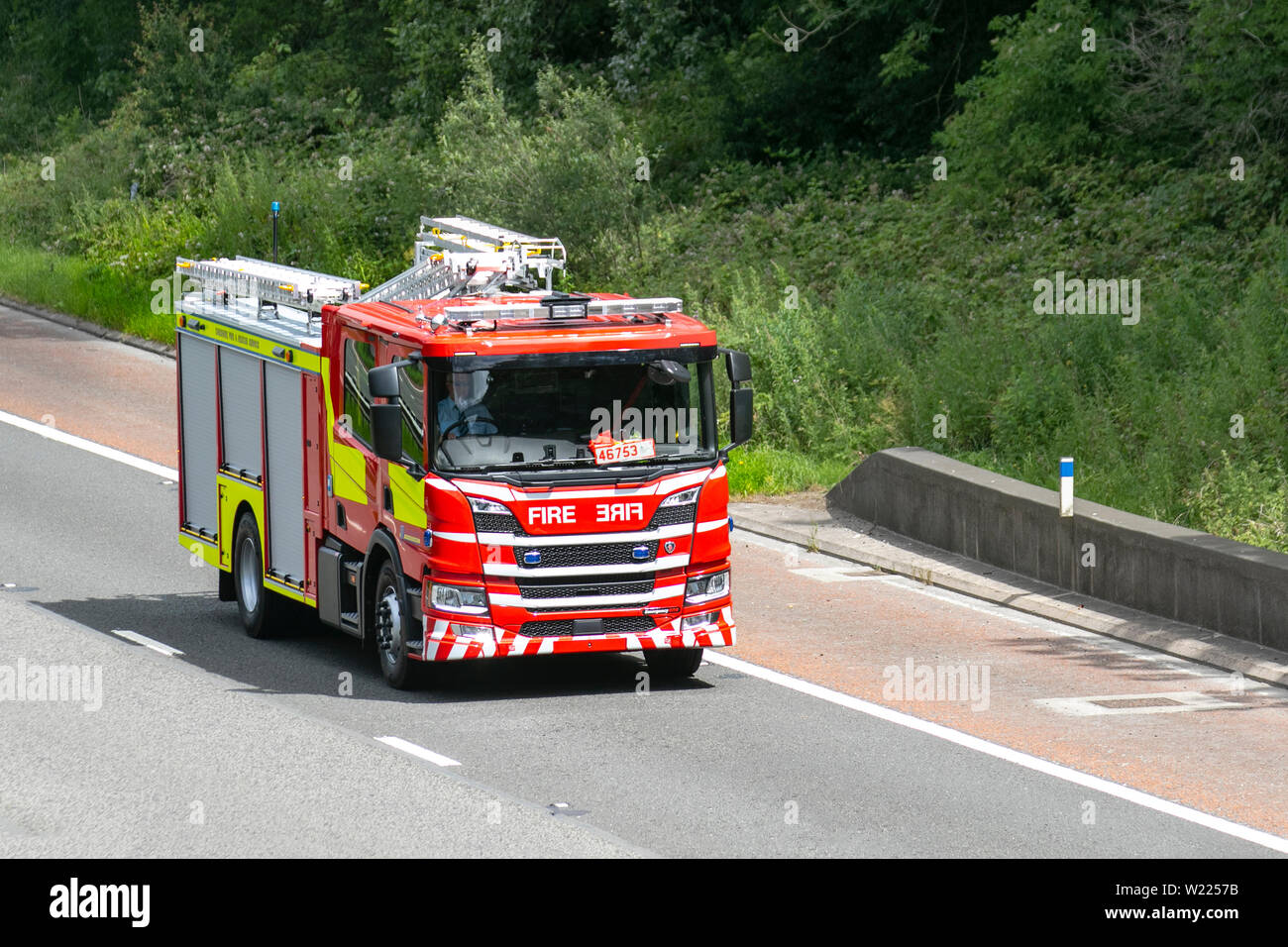 Emergency One (UK) Limited; New Fire Truck, gara 991, servizi di emergenza, veicolo di soccorso sull'autostrada m6 a Lancaster, Regno Unito Foto Stock