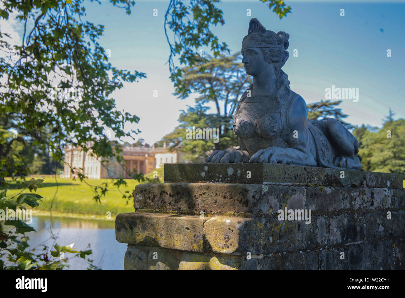 Barnbury UK 05.Luglio 2019 Compton Verney House è una settecentesca dimora a Compton Verney vicino a Kineton nel Warwickshire che è stato convertito in casa il Compton verney Art Gallery .l edificio è un grado 1 elencati casa costruita nel 1714 da Richard Verney , Xi Barone Willoughby de rotto, per la prima volta è stata ampiamente estesa da George Verney xii Barone Willoughby de rotto, nei primi anni del XVIII secolo e poi rimaneggiata e gli interni riprogettati da Robert Adam per Giovanni Peyto-Verney il quattordicesimo barone, nel 1760s. Credito: Paolo Quezada-Neiman/Alamy Live News Foto Stock