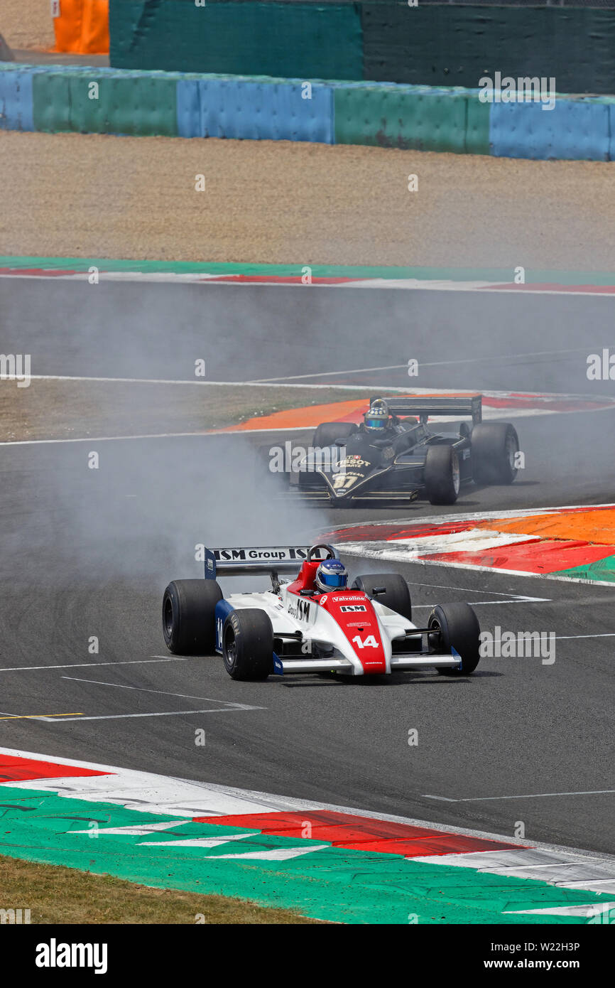 MAGNY-COURS, Francia, giugno 30, 2019 : un motore fumo. Storico francese Grand Prix avviene sul circuito di Magny-Cours race track ogni due anni. Foto Stock