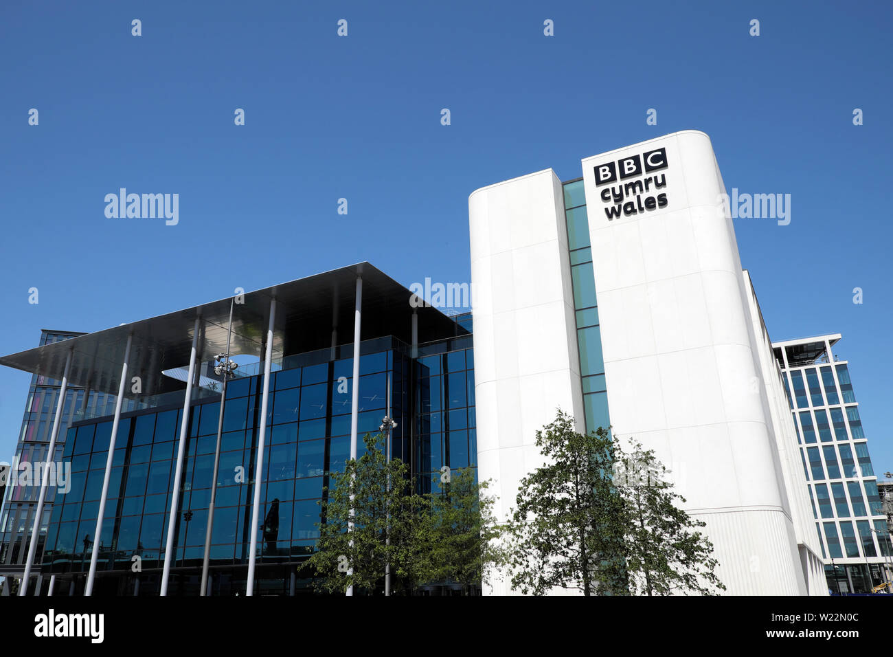 BBC BBC Cardiff Galles Cymru nuova architettura delle costruzioni nella piazza centrale di Cardiff nel centro citta' della capitale del Galles UK Gran Bretagna KATHY DEWITT Foto Stock