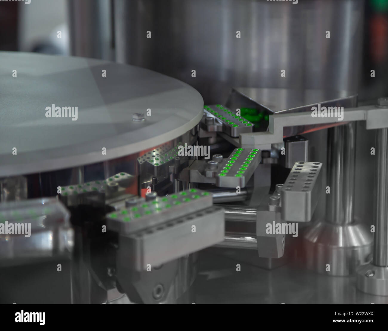Capsula pillole farmaceutiche il conteggio e la macchina di riempimento Foto Stock