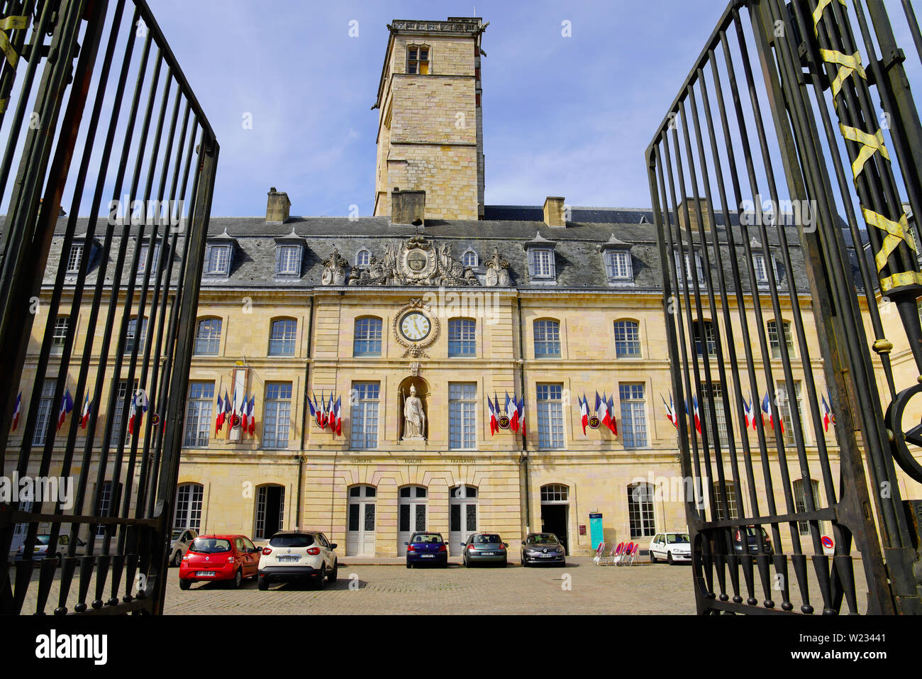 Palazzo Ducale, city hall, da Place de la Libération Square, Dijon, Dipartimento Cote d'Or, Borgogna, Francia. Foto Stock