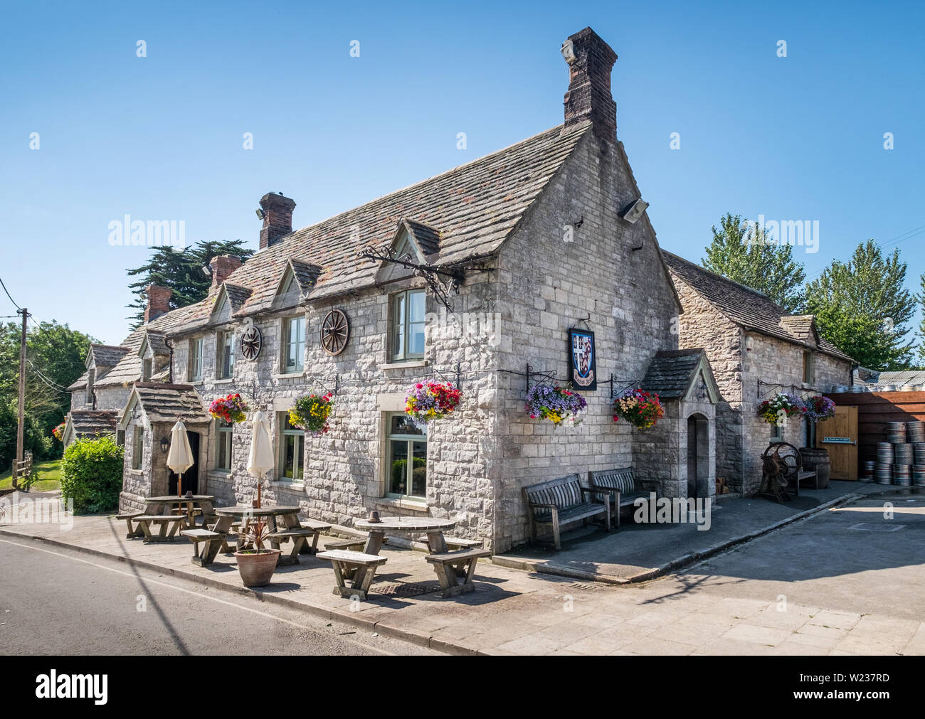 La Bankes Arms Hotel pub e ristorante in Studland, Purbeck, Dorset, Regno Unito. La Bankes bracci è a casa per il Isle of Purbeck birreria Foto Stock