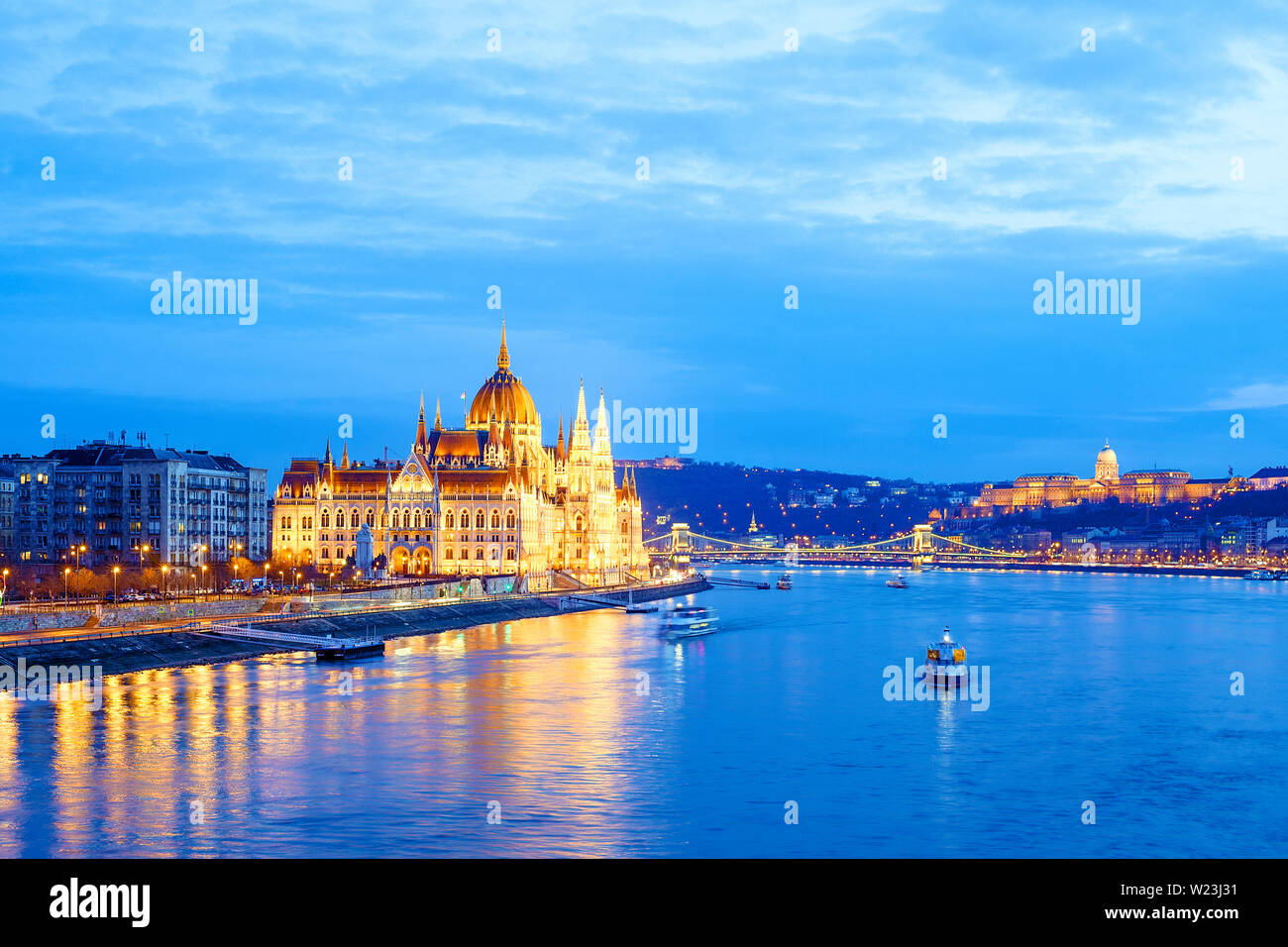 Budapest Danube River parlamento ungherese il Ponte della Catena Ungheria Foto Stock