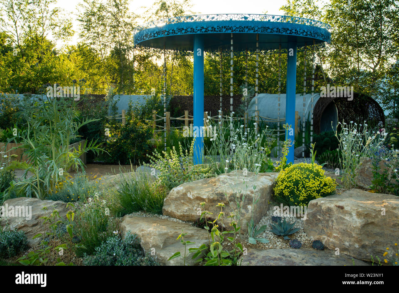 La Thames Water fiorente F, uture giardino, un giardino show all'Hampton Court Palace Garden Festival 2019, East Molesey, Surrey, Regno Unito Foto Stock