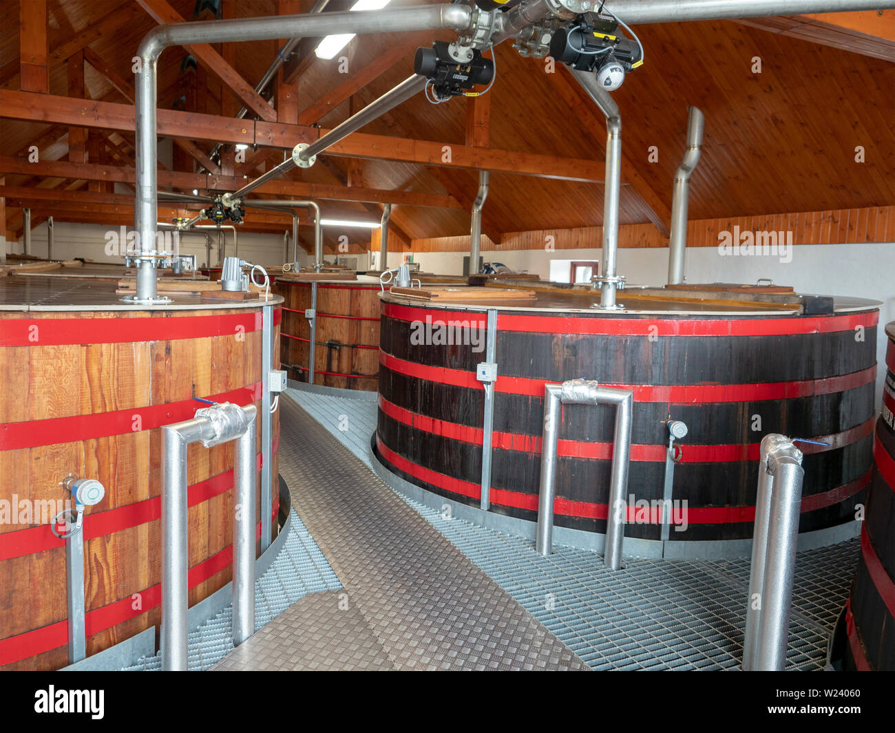 Washbacks presso una distilleria di whisky in Scozia Foto Stock