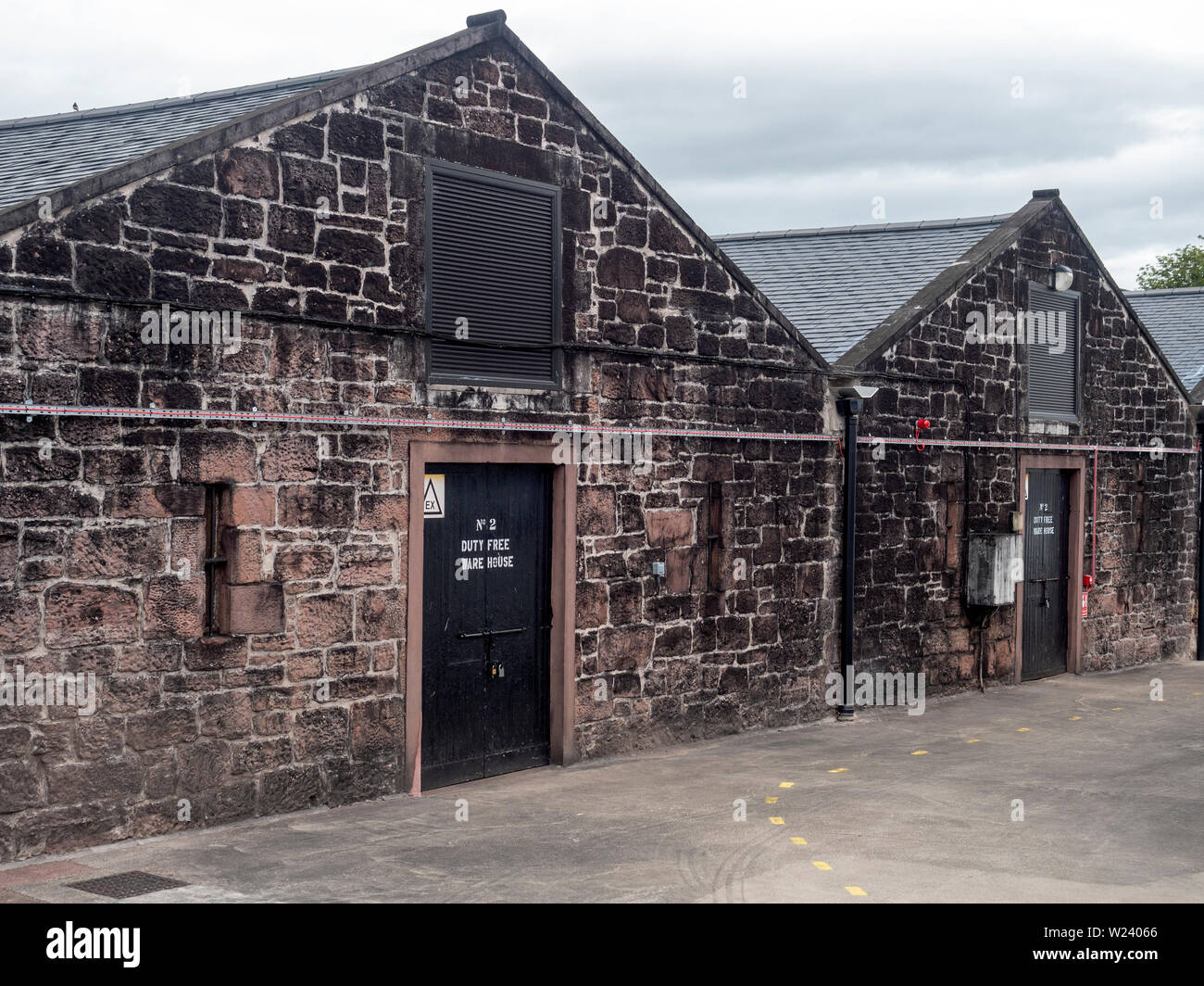 Depositi presso una distilleria in Scozia Foto Stock