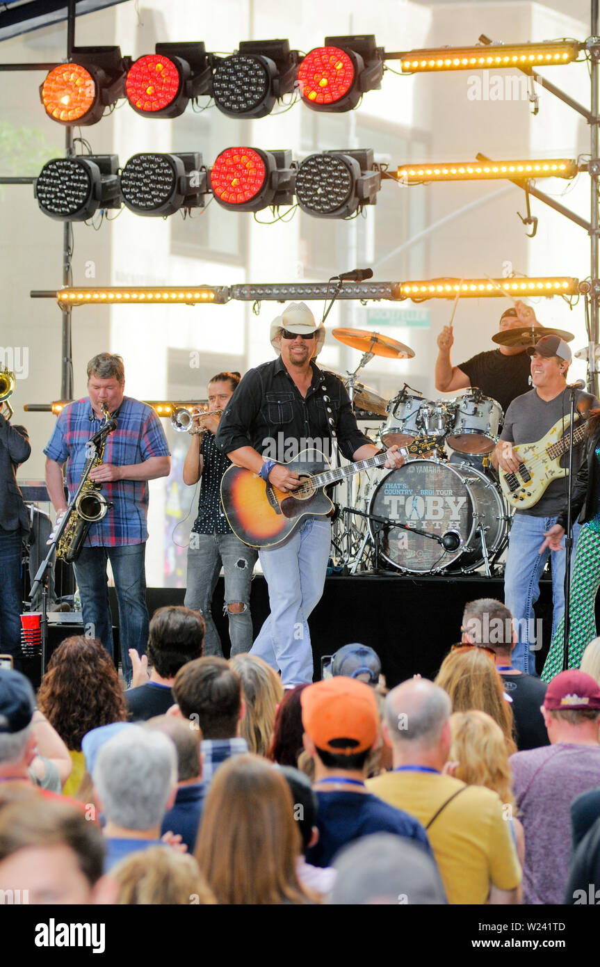 Country Music Star Toby Keith svolge nella città di New York sulla NBC Today Show. Foto Stock