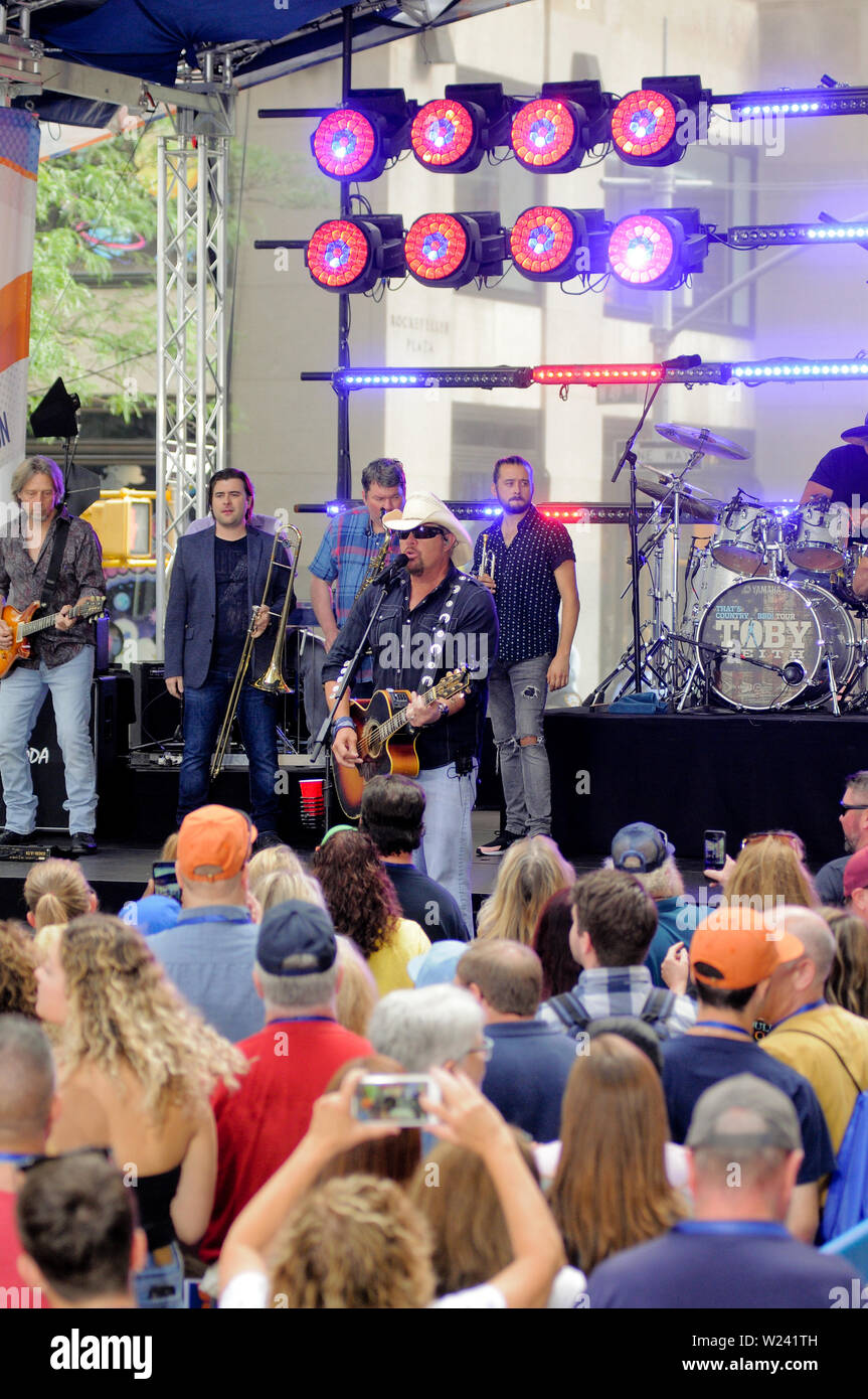 Country Music Star Toby Keith svolge nella città di New York sulla NBC Today Show. Foto Stock