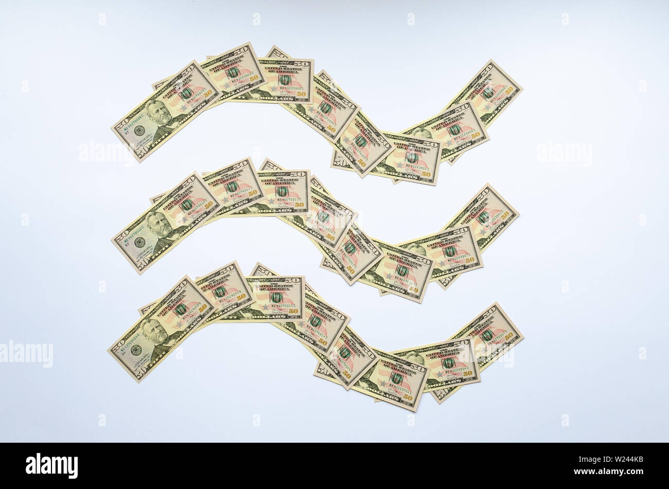 Facebook logo Libra fatta con 50 le fatture del dollaro. Foto concettuale per Facebook denaro digitale. Foto Stock