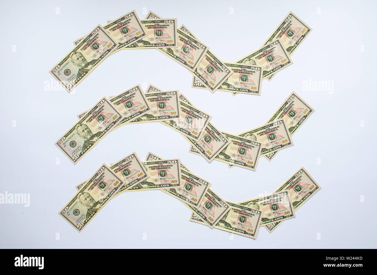 Facebook logo Libra fatta con 50 le fatture del dollaro. Foto concettuale per Facebook denaro digitale. Foto Stock