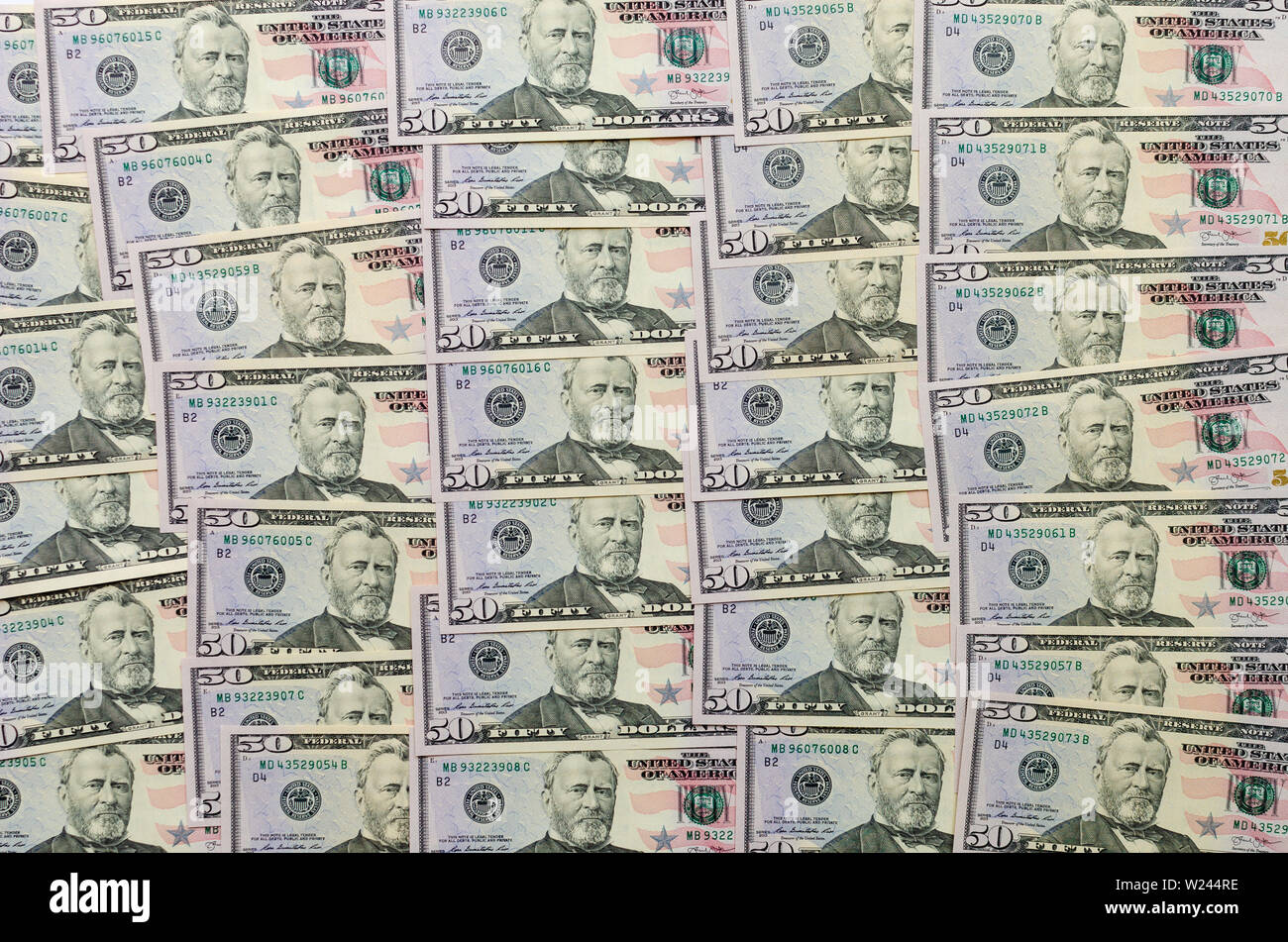 Più pattern o sfondo costituito di 50 fatture del dollaro. Foto Stock