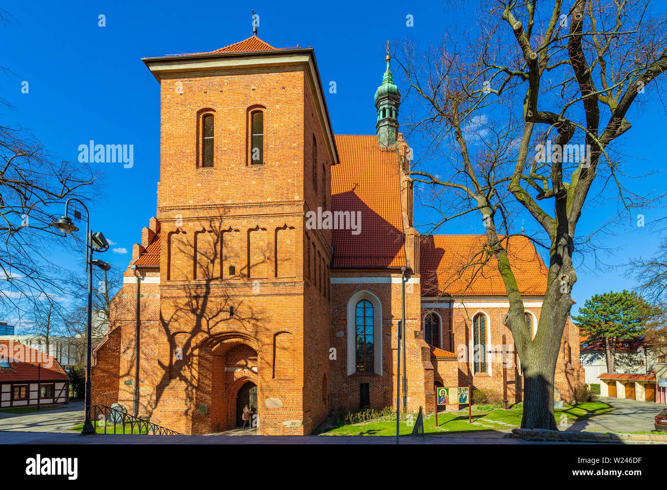 Bydgoszcz, Kujavian-Pomeranian / Polonia - 2019/04/01: Esterno della Cattedrale di Bydgoszcz - San Martino e di San Nicolaus chiesa nel centro storico Foto Stock