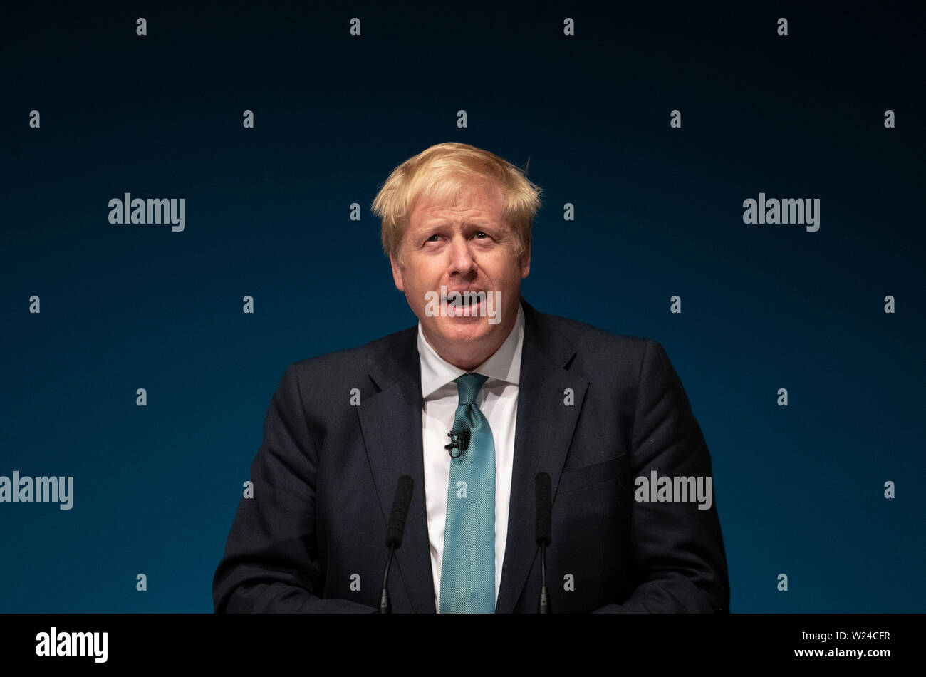 Direzione del partito conservatore contender Boris Johnson sul palco durante un Tory leadership hustings presso la Sala da Concerti di Perth, Perth. Foto Stock