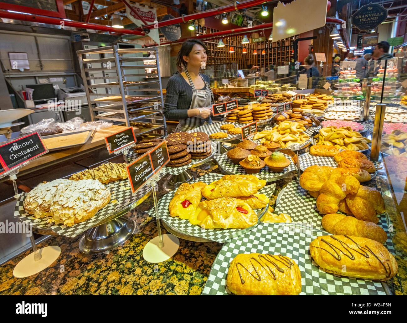 Canada, British Columbia, Vancouver, Granville Island il Mercato Pubblico, pasticcini Foto Stock