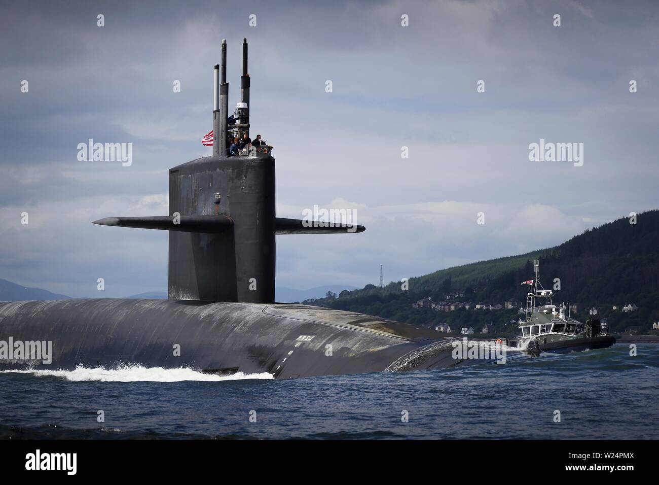 Gli Stati Uniti Navy Ohio-class ballistic missile sottomarino nucleare USS Alaska arriva per una porta visita al Royal Navy Base Clyde Luglio 2, 2019 a Faslane in Scozia. Foto Stock