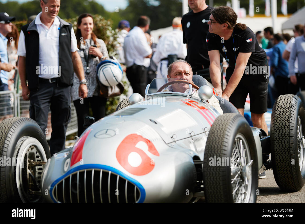 Goodwood, Chichester, West Sussex, Regno Unito. 5 Luglio, 2019. Goodwood Festival of Speed; Jochen Mass Richard ex racing driver in Mercedes Benz W165 Credito: Azione Sport Plus/Alamy Live News Foto Stock