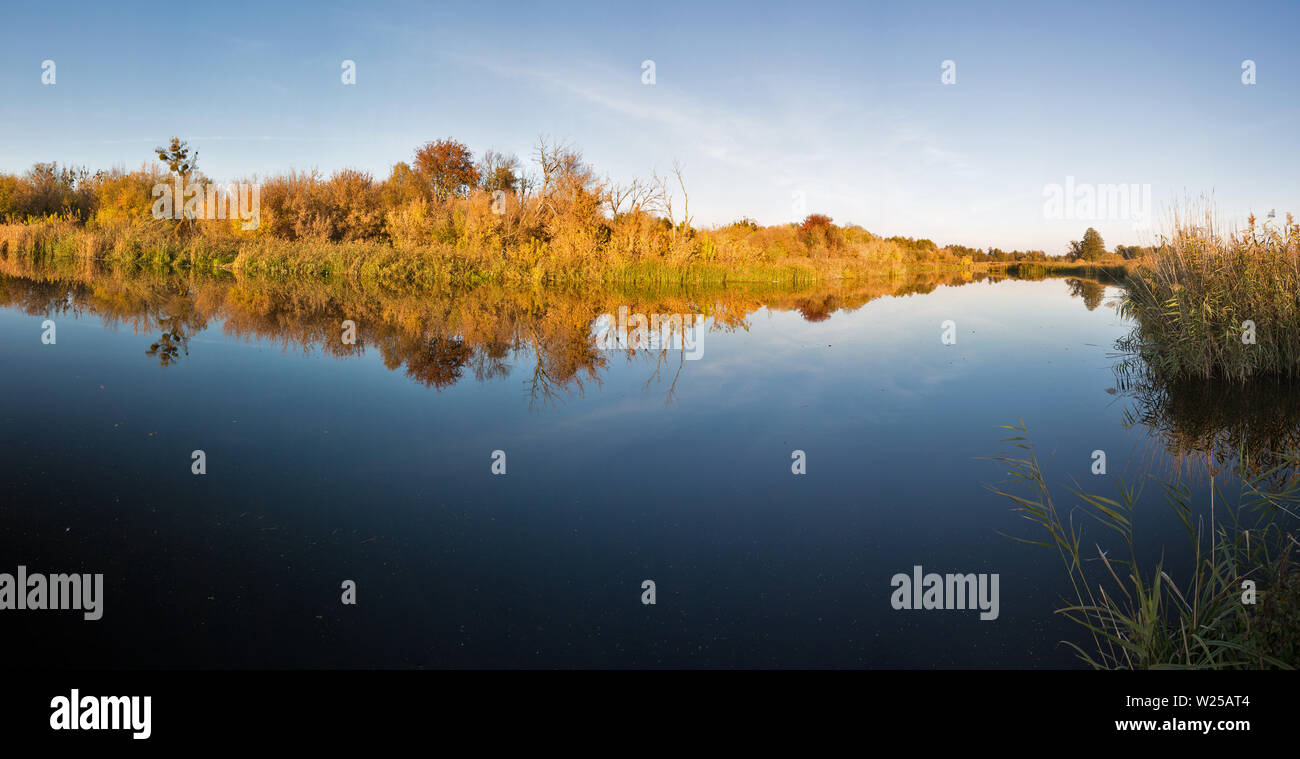 Autunno River Ros panorama del paesaggio, Ucraina Foto Stock