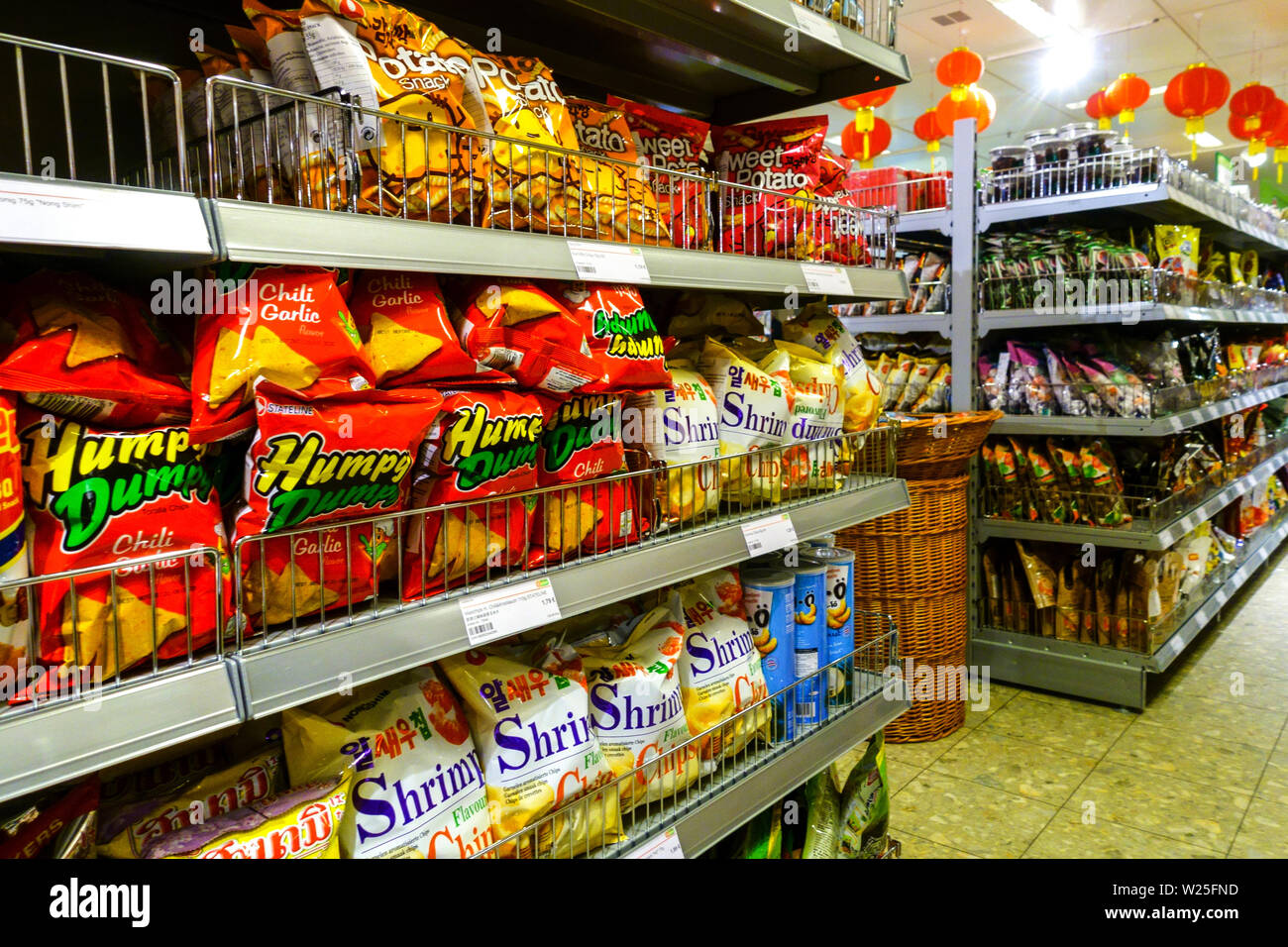 Asian supermercato 'Go Asia' scaffali del supermercato, Dresda, Germania Foto Stock
