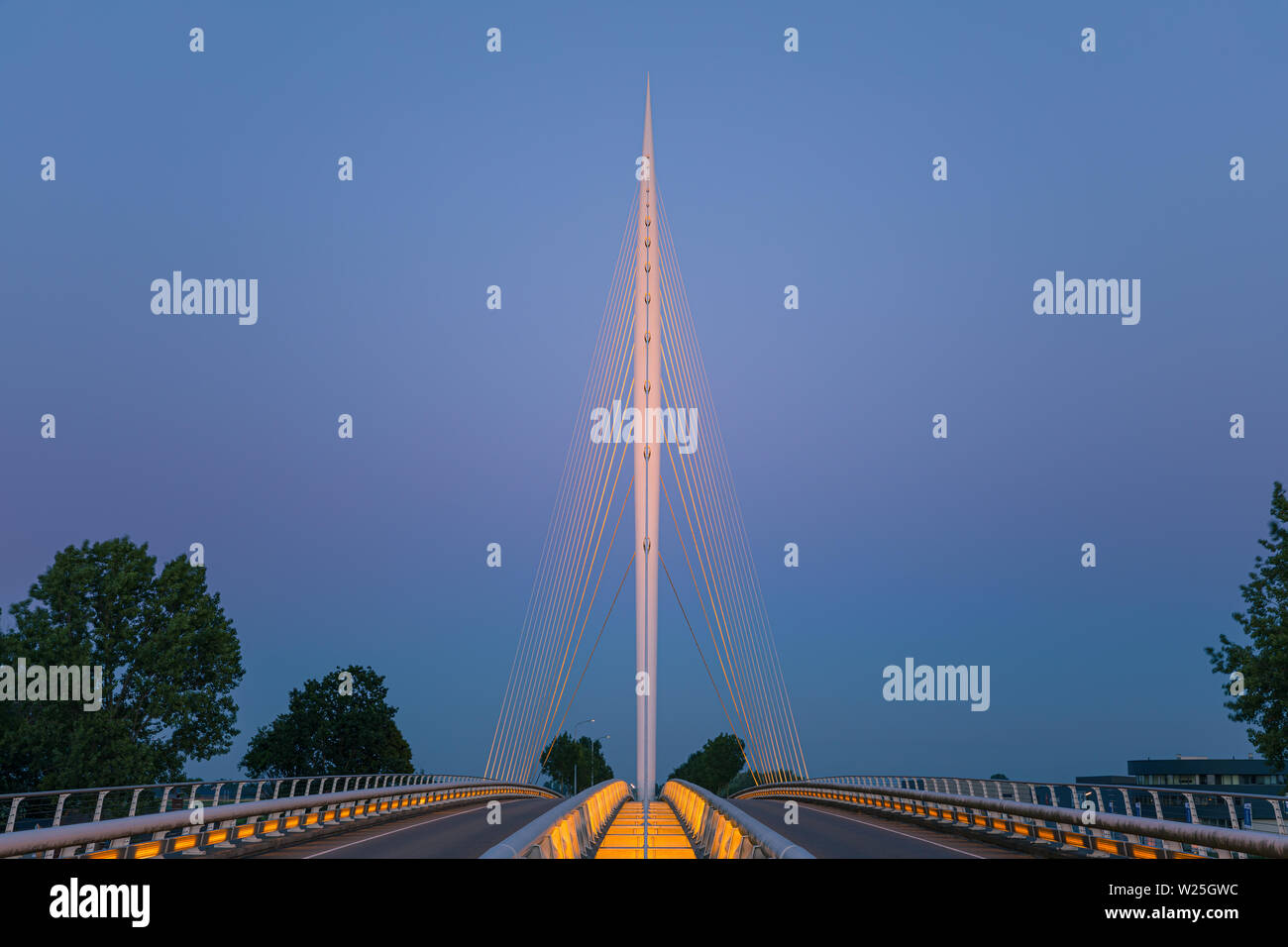L'Arpa Bridge è uno dei tre ponti vicini attraversando il Hoofdvaart canal. Tutti e tre i progettato da Santiago Calatrava. Questi tre ponti sono stati Foto Stock