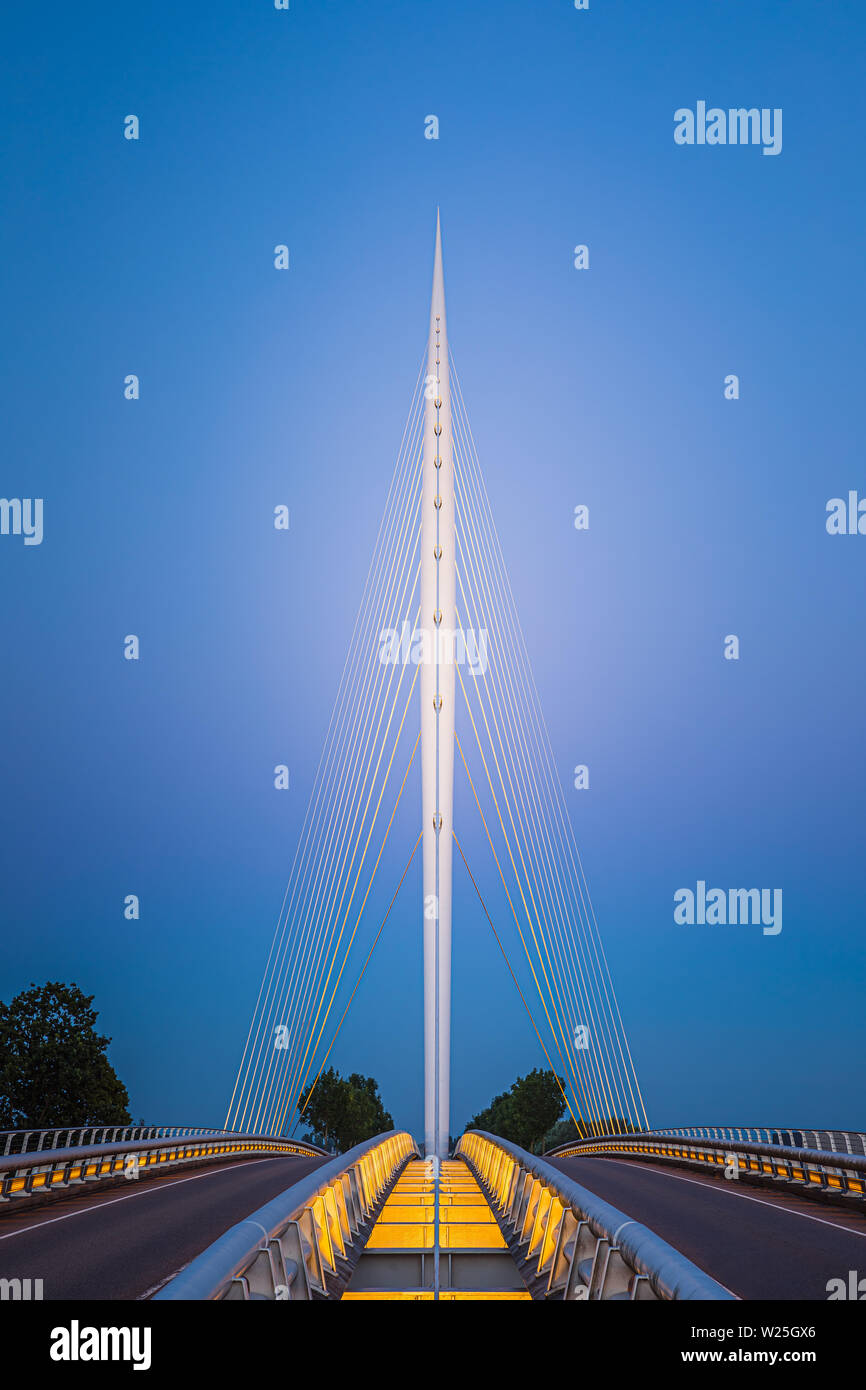 L'Arpa Bridge è uno dei tre ponti vicini attraversando il Hoofdvaart canal. Tutti e tre i progettato da Santiago Calatrava. Questi tre ponti sono stati Foto Stock