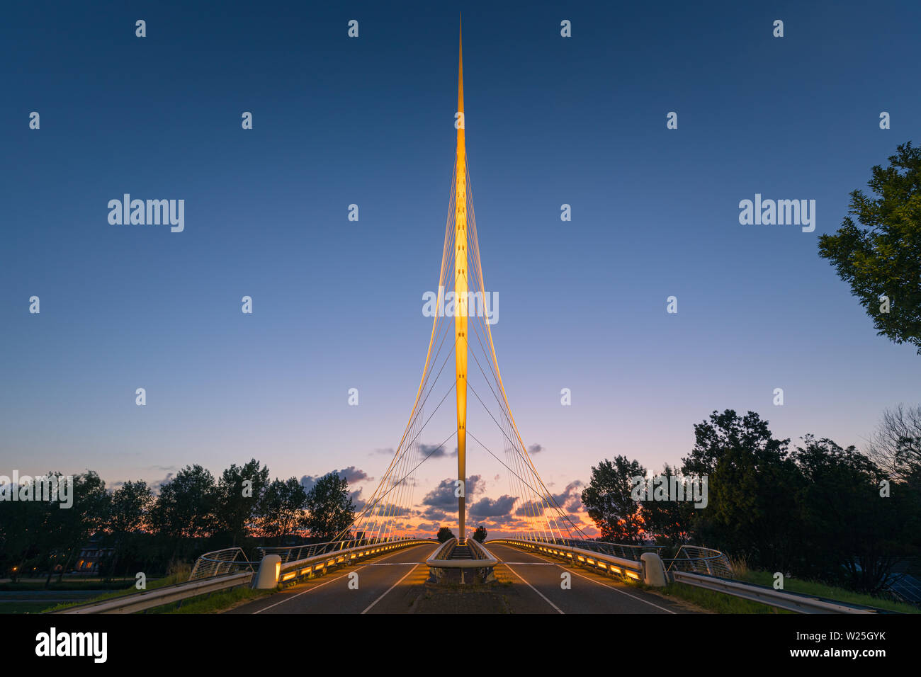 L'Arpa Bridge è uno dei tre ponti vicini attraversando il Hoofdvaart canal. Tutti e tre i progettato da Santiago Calatrava. Questi tre ponti sono stati Foto Stock