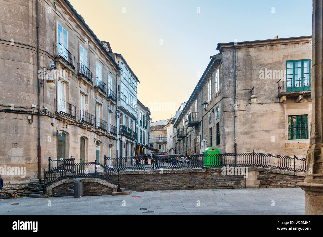 Basulto vescovo street nel centro storico di un centro monumentale della città di Lugo Foto Stock