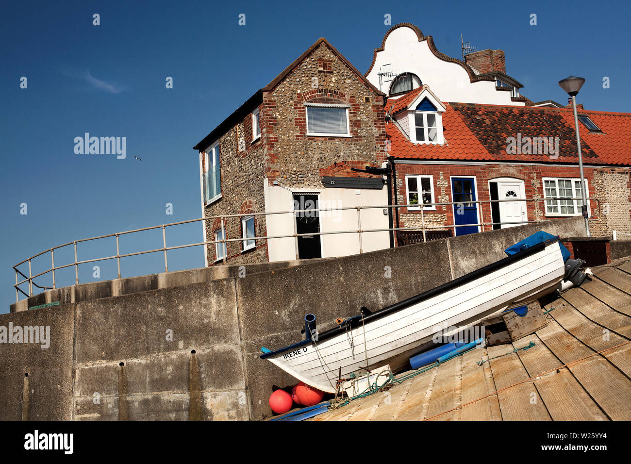 La pesca in barca ormeggiata sulla rampa, Sheringham, Norfolk, Regno Unito Foto Stock