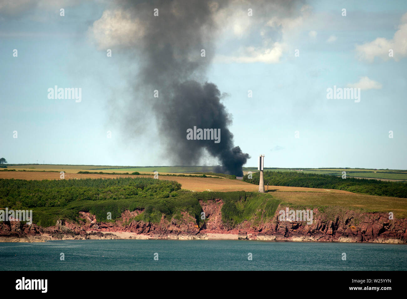 Fire, del contadino, campo di Pembroke, Pembrokeshire, Wales, Regno Unito Foto Stock