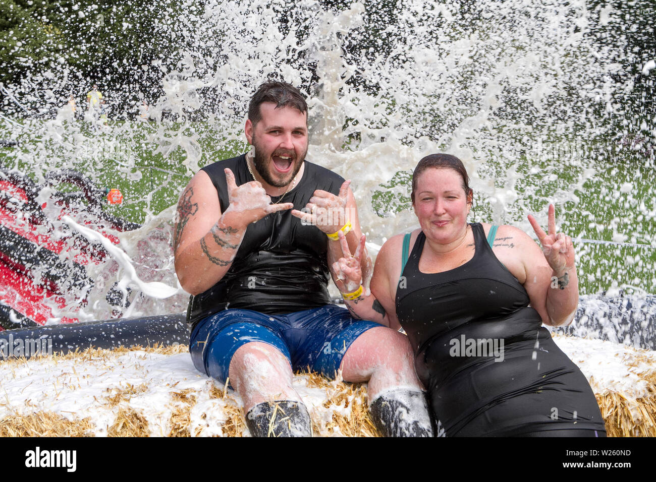 Preston, Lancashire. Regno Unito Sport: 6 luglio 2019. Ozonefit militare , Fitness Hero Assault Course Preston Boot Camp. Il Junior & adulto Hero Assault Course Preston è tornato per il terzo episodio chiamato Eroe della vendetta! Il corso, progettato da Royal Marine Commando, volti a creare la maggior parte molto divertente ma impegnativa esperienza per tutte le abilità. Ostacoli incluso un 50M acqua scivolo, Spidey Mega Net, l'Anti-eroe pareti e una spruzzata attraverso il Bog di Doom in un 8km missione attraverso Avenham Park. Credito: Cernan Elias/Alamy Live News Foto Stock