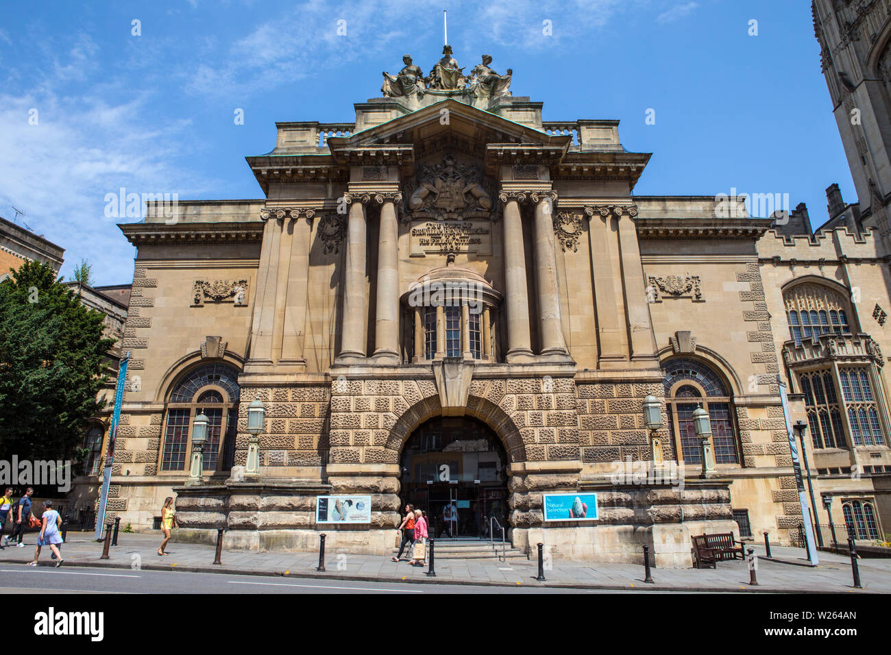 Bristol, Regno Unito - 29 Giugno 2019: una vista delle imponenti Bristol Museo e Galleria d'arte nella storica città di Bristol, Regno Unito. Foto Stock