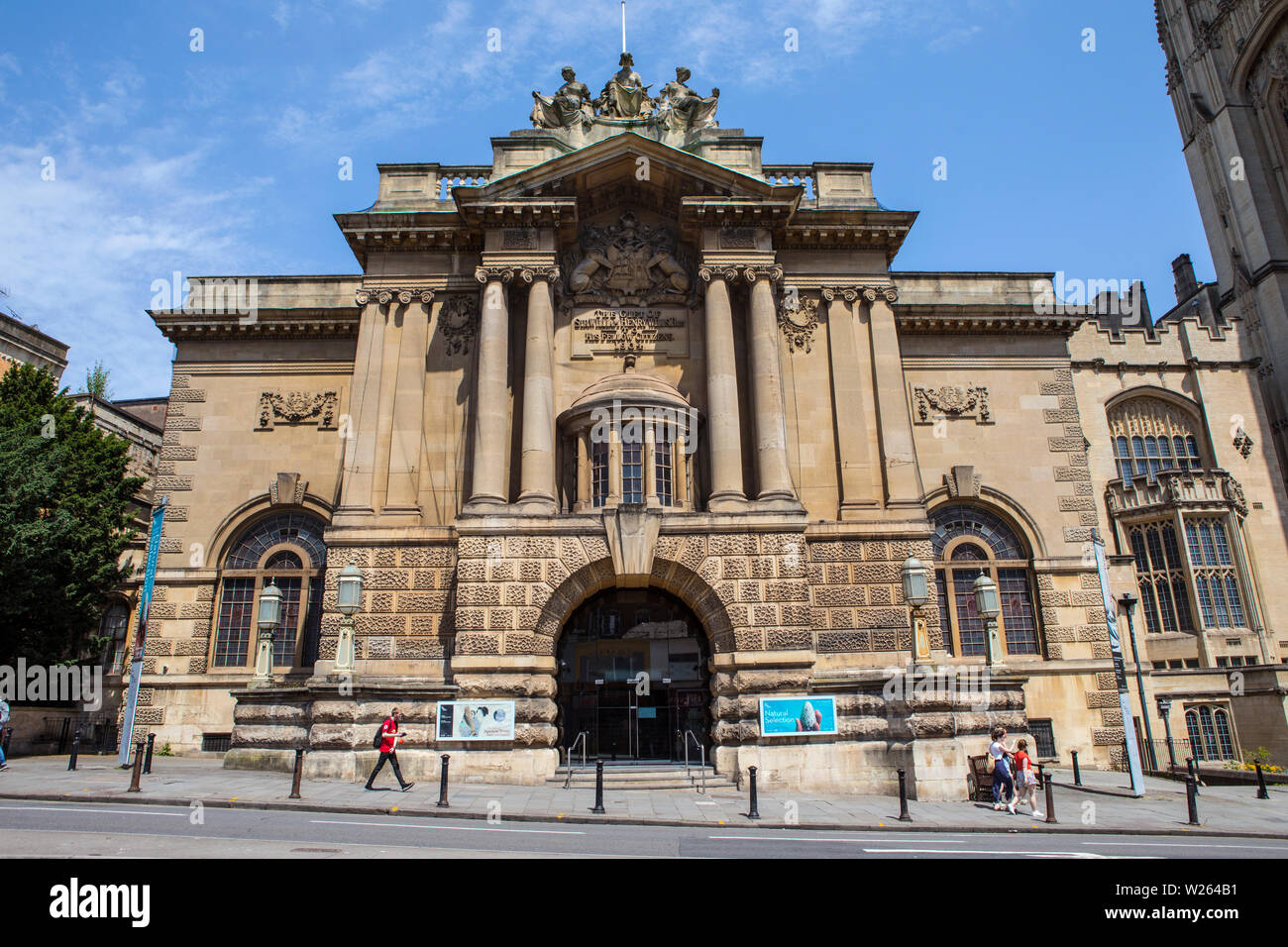 Bristol, Regno Unito - 29 Giugno 2019: una vista delle imponenti Bristol Museo e Galleria d'arte nella storica città di Bristol, Regno Unito. Foto Stock