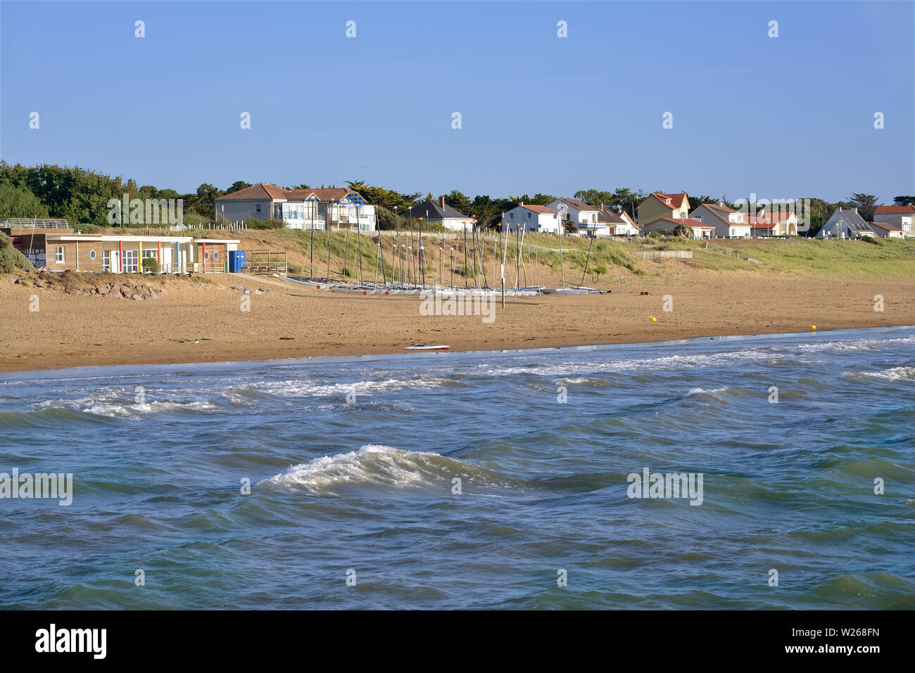 Vista sulla spiaggia del mare di Saint-Michel-Chef-Chef, comune nella Loire-Atlantique dipartimento in Francia occidentale. Foto Stock