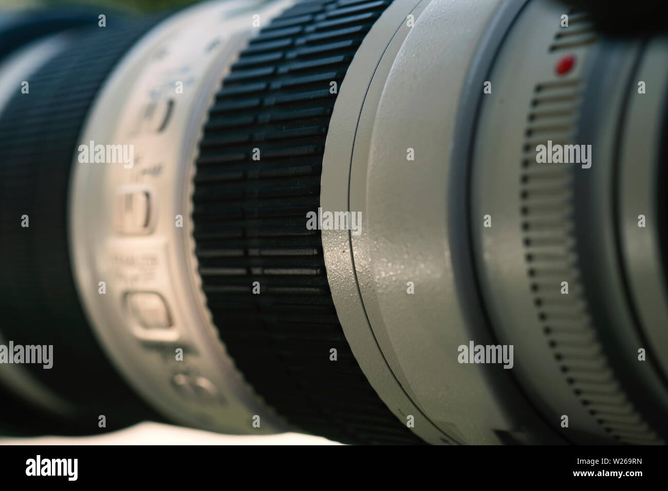 La lente della fotocamera su sfondo chiaro Foto Stock
