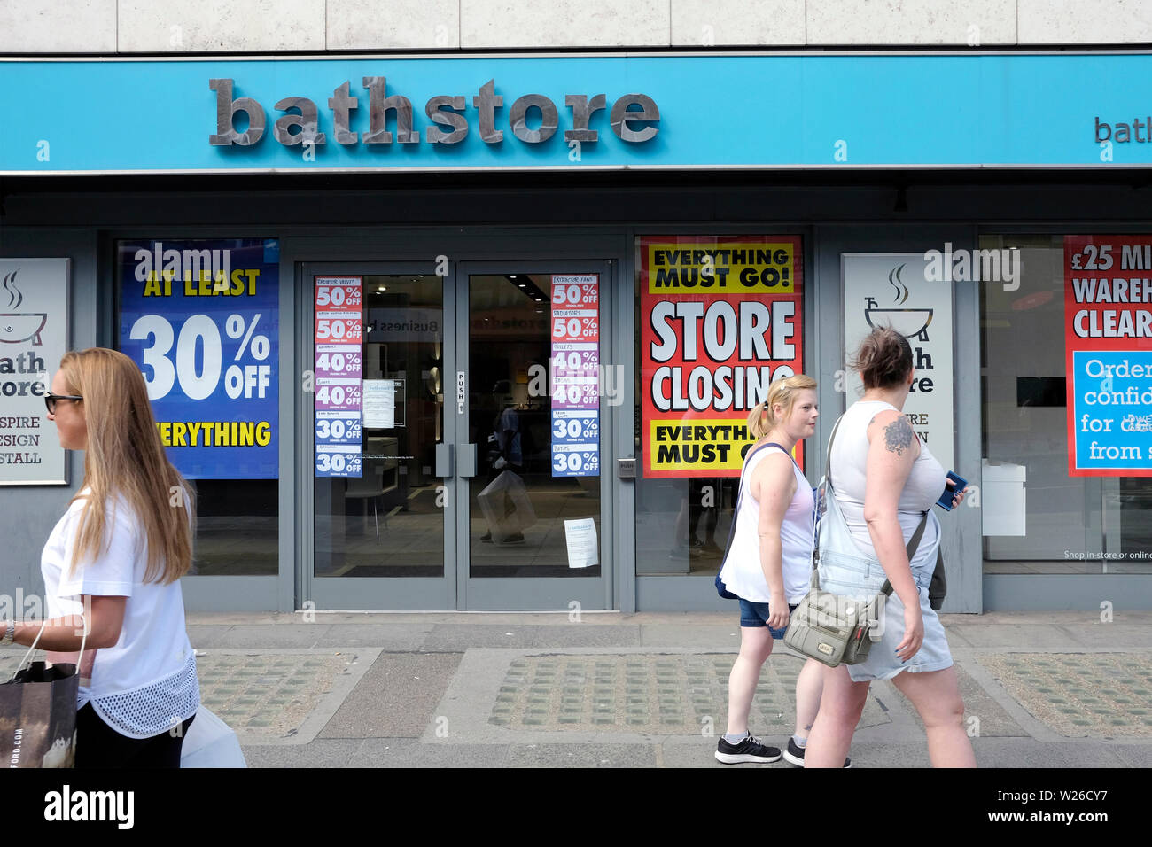 Bathstore in Baker Street è la chiusura verso il basso Foto Stock